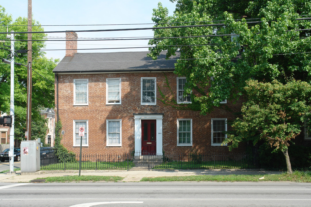 301 N Broadway in Lexington, KY - Building Photo