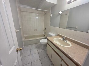 334 University Ave in Kingston, ON - Building Photo - Building Photo