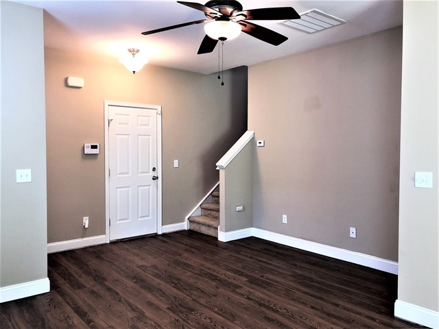 8824 Shadowglen Dr in North Charleston, SC - Foto de edificio - Building Photo