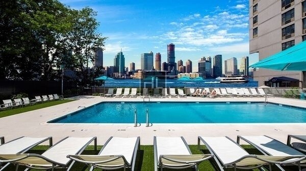 225 Rector Pl in New York, NY - Building Photo - Building Photo