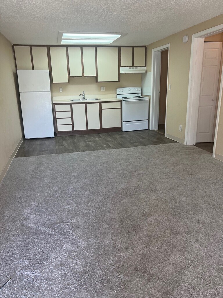 Oak Gardens Apartments in Hollywood, FL