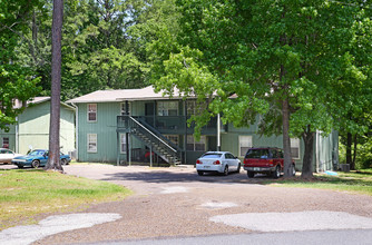 Whispering Pines Apartments in Chattahoochee, FL - Building Photo - Primary Photo