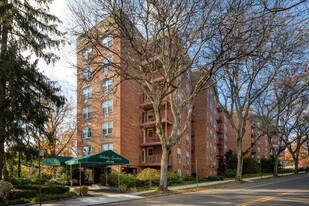 Wellesley Gardens in Little Neck, NY - Building Photo