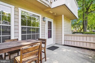 5821 Inman Park Cir in Rockville, MD - Building Photo