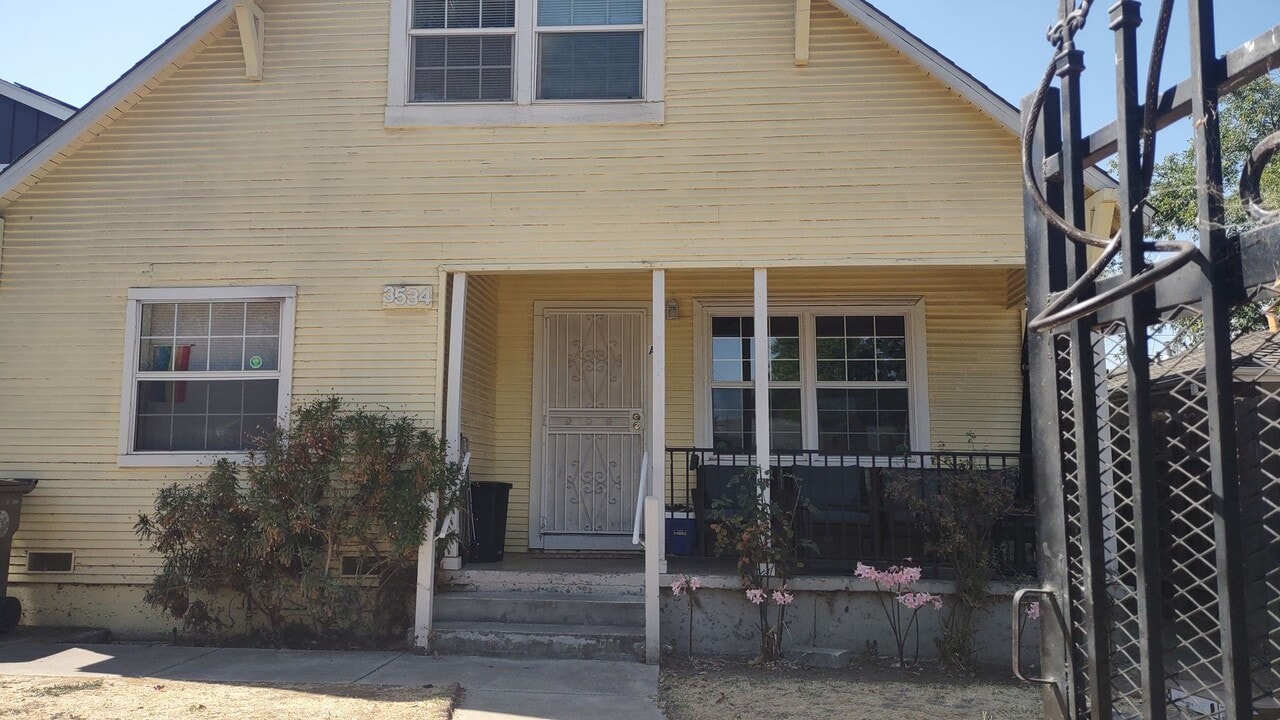 3534 20th Ave in Sacramento, CA - Foto de edificio