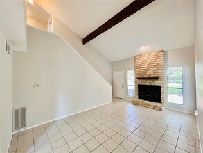 7001 Winedale Dr in Austin, TX - Building Photo - Building Photo