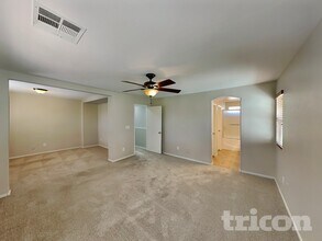 10119 Deep Glen St in Las Vegas, NV - Building Photo - Building Photo