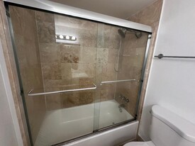 1805 Sans Souci Blvd, Unit 333 in North Miami, FL - Building Photo