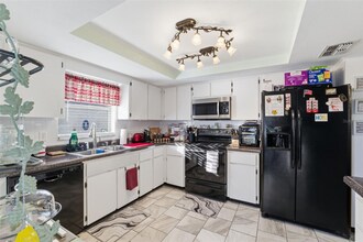 8164 Pagoda Dr in Spring Hill, FL - Foto de edificio - Building Photo