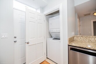 2608 W Leland Ave, Unit 3 in Chicago, IL - Foto de edificio - Building Photo