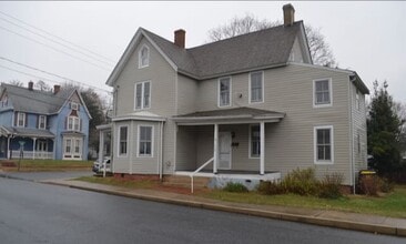 100 NE 4th St, Unit Downstairs in Milford, DE - Foto de edificio - Building Photo