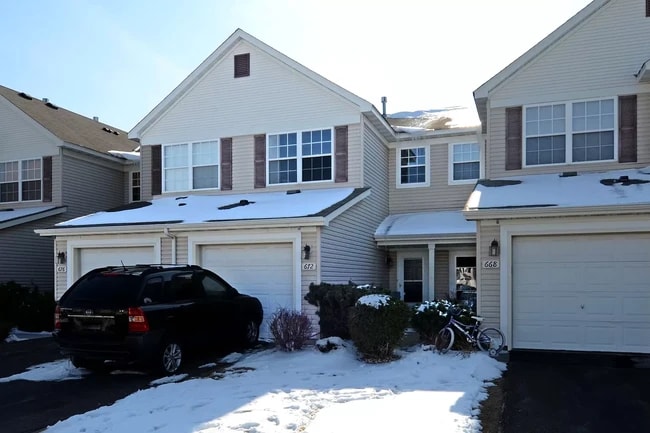 672 Cobblestone Way in Shakopee, MN - Foto de edificio - Building Photo