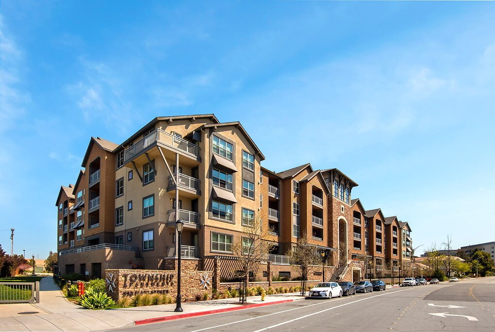Township in Redwood City, CA - Foto de edificio