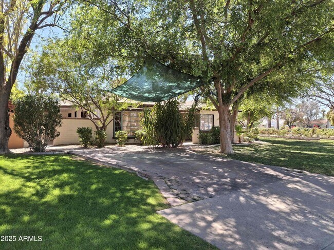property at 1329 W Holly St