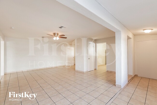 3021 W Camelback Rd in Phoenix, AZ - Foto de edificio - Building Photo