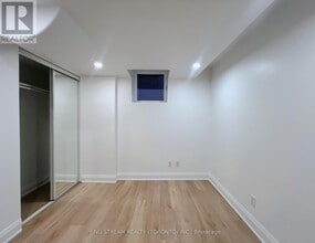 38 Whitford Rd in Markham, ON - Building Photo - Building Photo