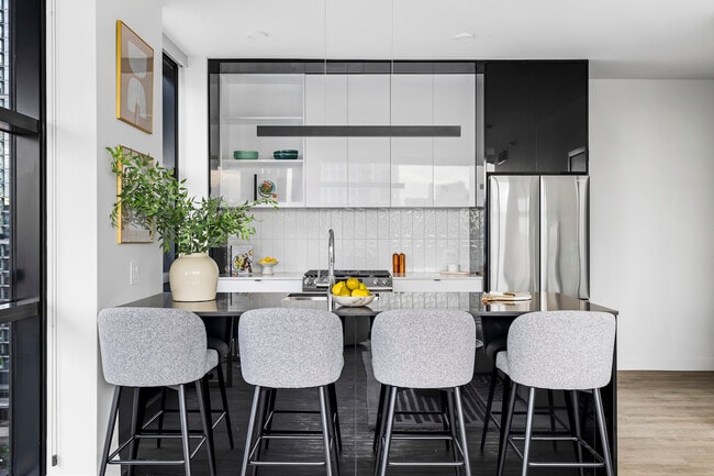 The Leo in Chicago, IL - Building Photo - Building Photo