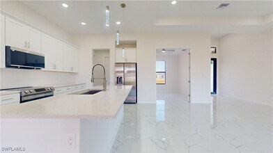 2608 NW 22nd St in Cape Coral, FL - Building Photo - Building Photo