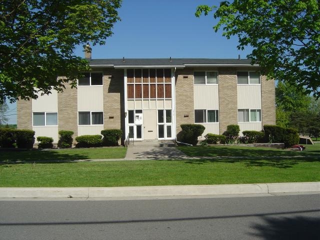 RiverSide Apartments in St Clair, MI - Building Photo