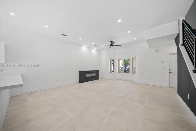 2414 SE 21st St in Homestead, FL - Building Photo - Building Photo