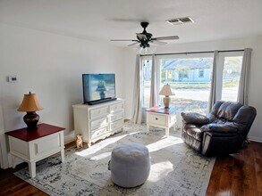 104 Riverside Dr in San Marcos, TX - Building Photo - Building Photo