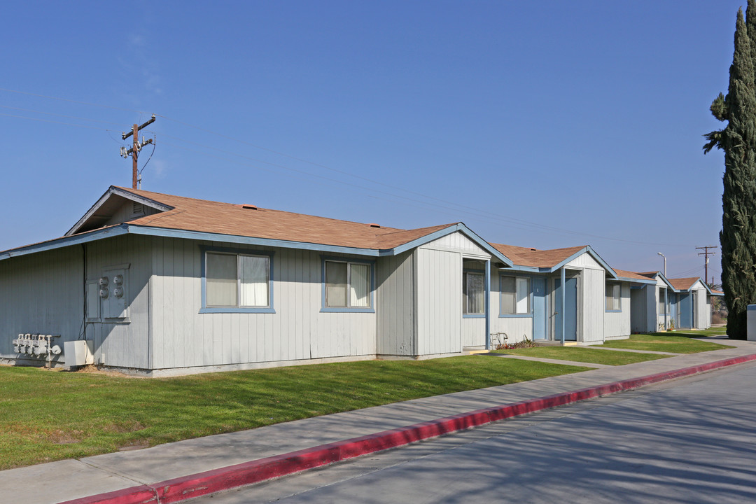 Westwood Manor in Earlimart, CA - Foto de edificio