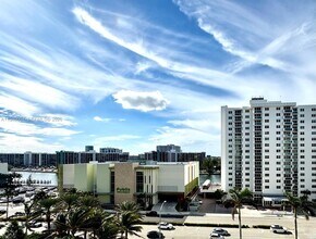 3001 S Ocean Dr in Hollywood, FL - Foto de edificio - Building Photo