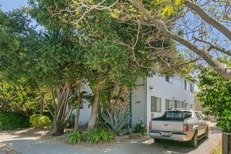 2030 Essex St in Berkeley, CA - Foto de edificio - Building Photo