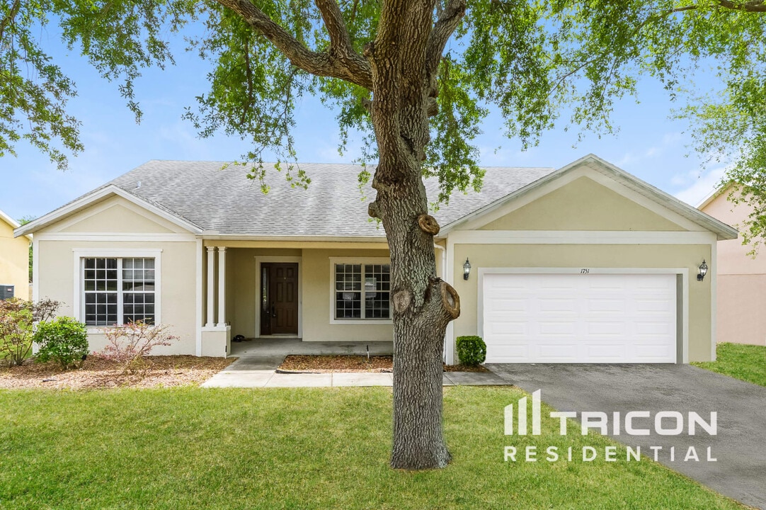 1751 Southern Oak Loop in Minneola, FL - Building Photo