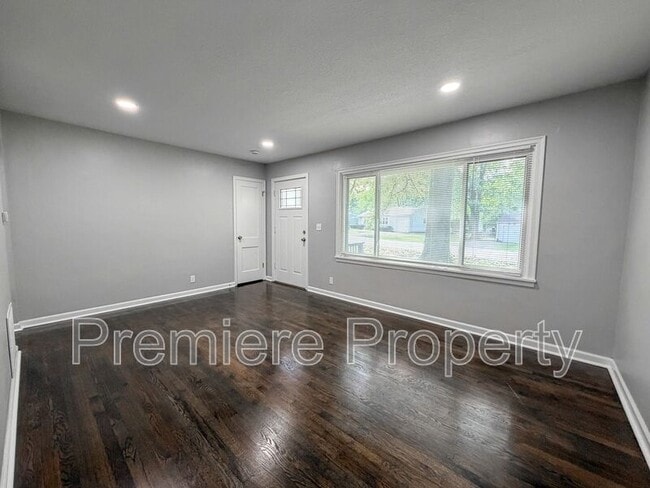 7017 Hunter St in Raytown, MO - Building Photo - Building Photo