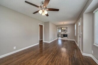 1985 Carloss Dr in Nashville, TN - Building Photo - Building Photo