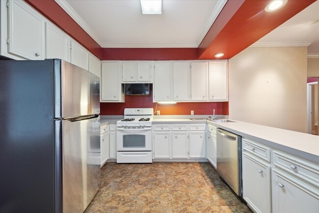 property at 321 W 13th St
