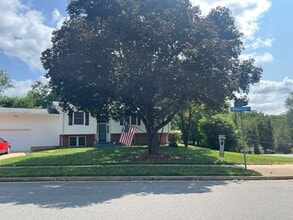 4813 Twinbrook Rd in Fairfax, VA - Building Photo - Building Photo