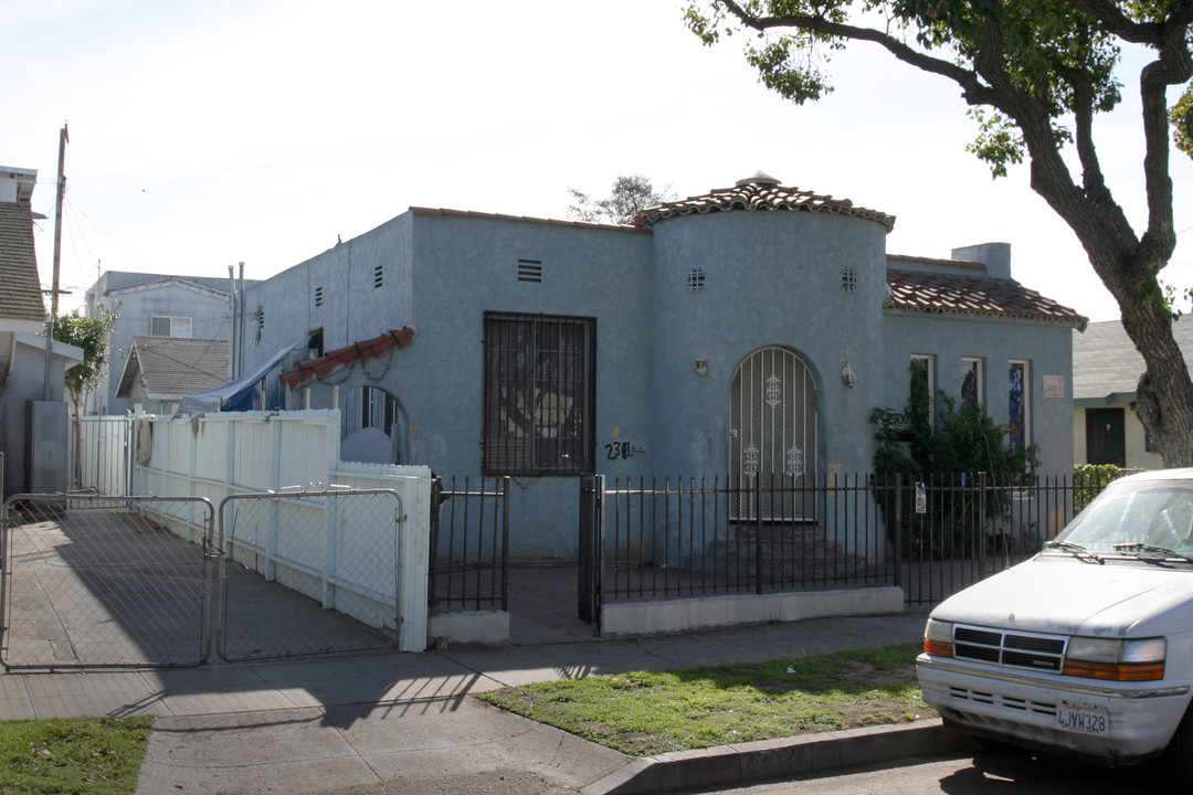 2300-2304 1/2 E Spaulding St in Long Beach, CA - Building Photo