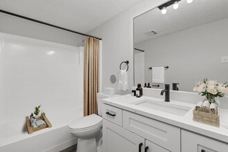 Hazelwood Forest Apartments in Hazelwood, MO - Foto de edificio - Building Photo
