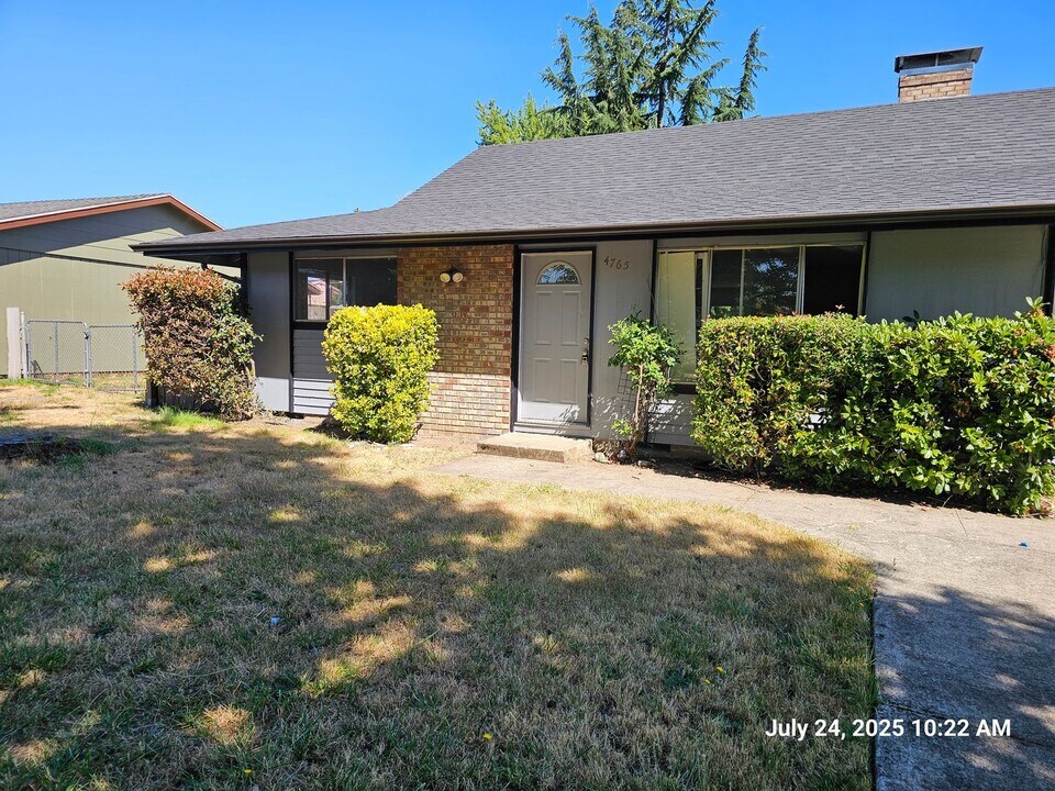4765 Pennsylvania Ave SE in Salem, OR - Building Photo