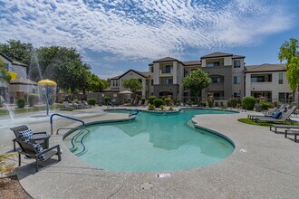 Symphony in Chandler, AZ - Foto de edificio - Building Photo