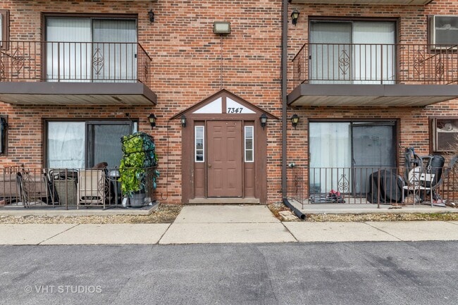 7347 W 79th Pl, Unit #2D