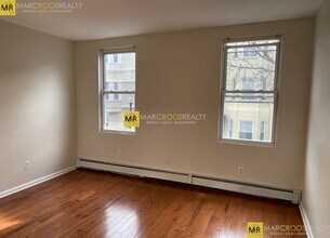 179 Putnam St, Unit 1 in Boston, MA - Foto de edificio - Building Photo
