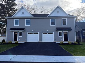 32 Montgomery St in Goshen, NY - Building Photo