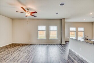 400 Lynn Lotus Dr in Katy, TX - Building Photo - Building Photo