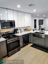 5711 Sheridan St in Hollywood, FL - Foto de edificio - Building Photo