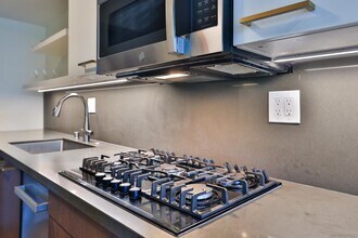 500 W Harbor Dr in San Diego, CA - Building Photo - Building Photo