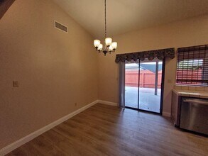 4305 Planz Rd in Bakersfield, CA - Building Photo - Building Photo