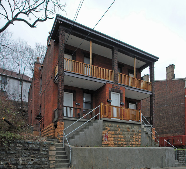 2282 Loth St in Cincinnati, OH - Building Photo - Building Photo