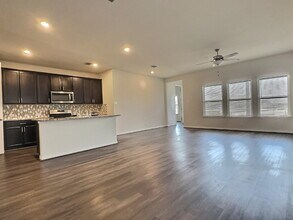 6702 Encore Oaks in San Antonio, TX - Building Photo - Building Photo