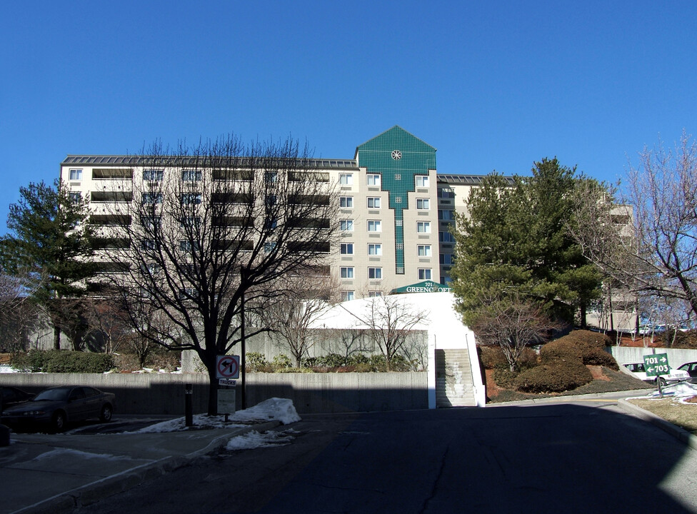 Greencroft Condominiums in New Rochelle, NY - Building Photo