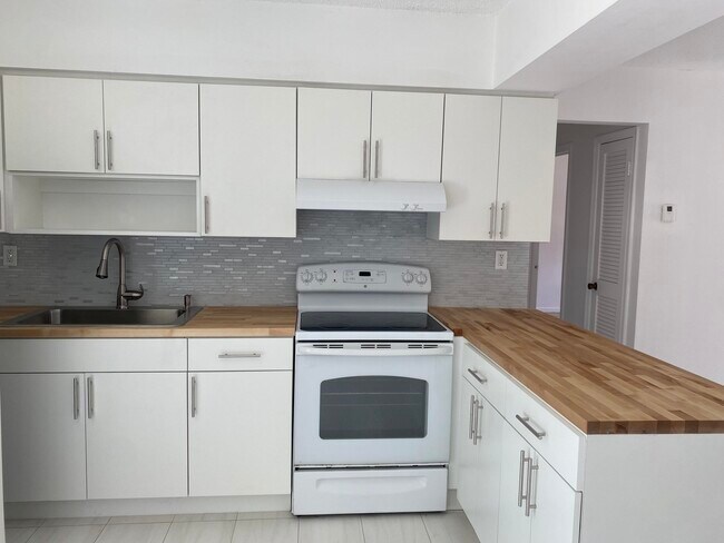 1718 Juno Rd in North Palm Beach, FL - Building Photo - Building Photo