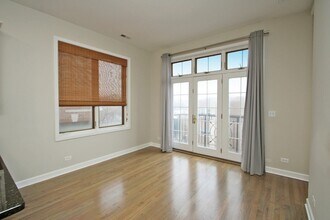 1875 N Winnebago Ave, Unit 4E in Chicago, IL - Building Photo - Building Photo