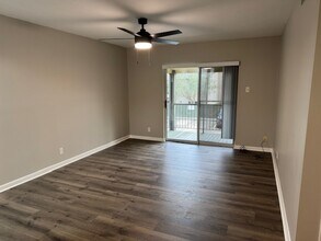 220 Doucet Rd, Unit 240-E in Lafayette, LA - Foto de edificio - Building Photo